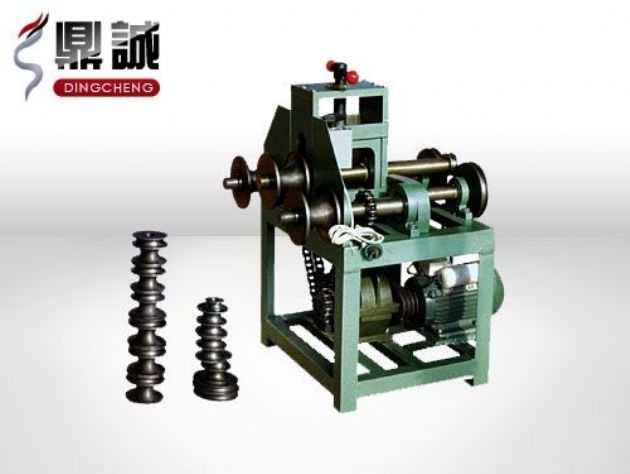 點擊查看詳細信息<br>標題：立式多功能滾動式彎管機 閱讀次數：5222