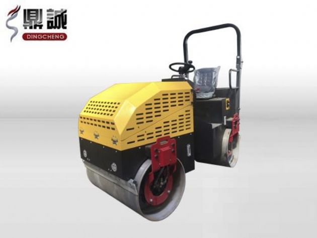 點擊查看詳細信息<br>標題：2.5噸全液壓座駕式振動壓路機 閱讀次數：14687